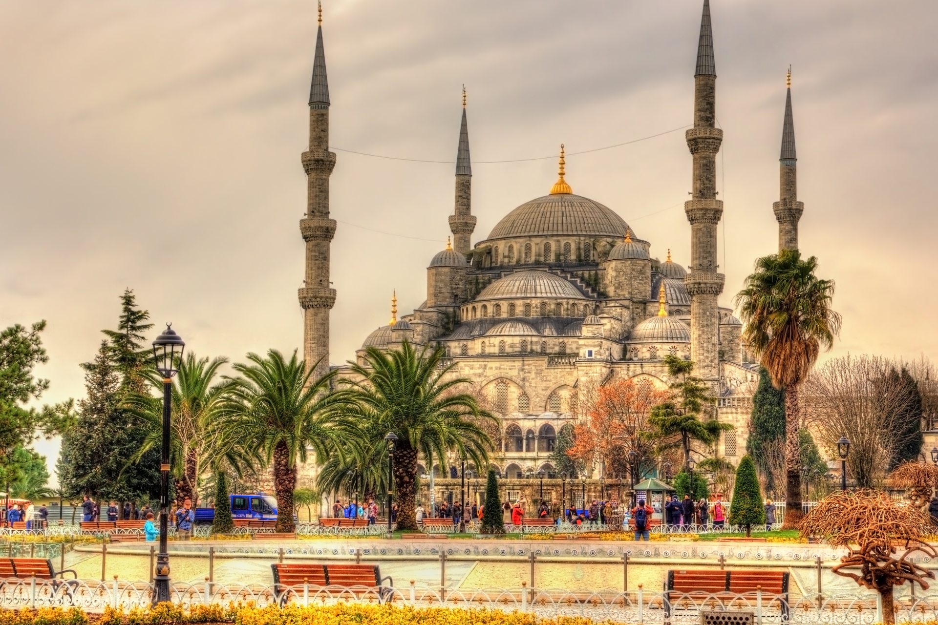 blue-mosque-istanbul-minarets