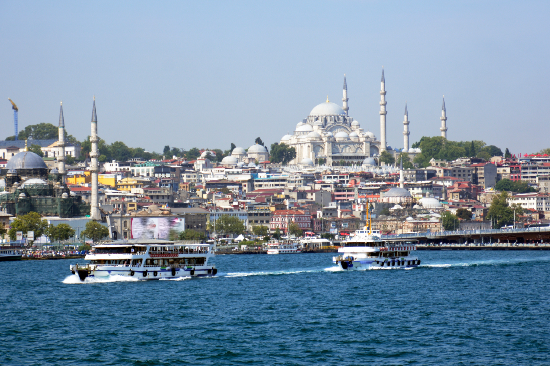bosphorus-cruise-istanbul-skyline